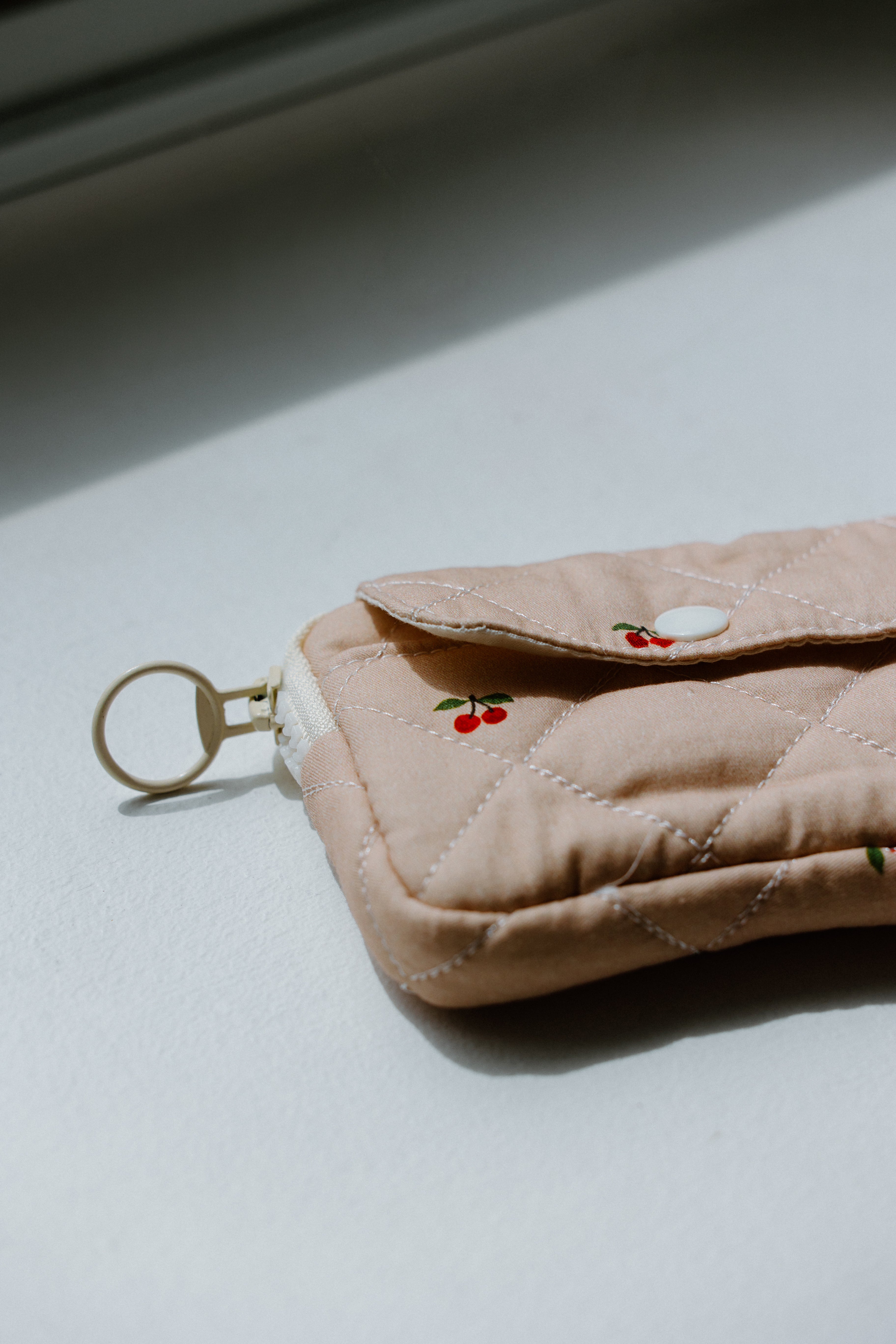 Pochette à bijoux ( motif cerise )