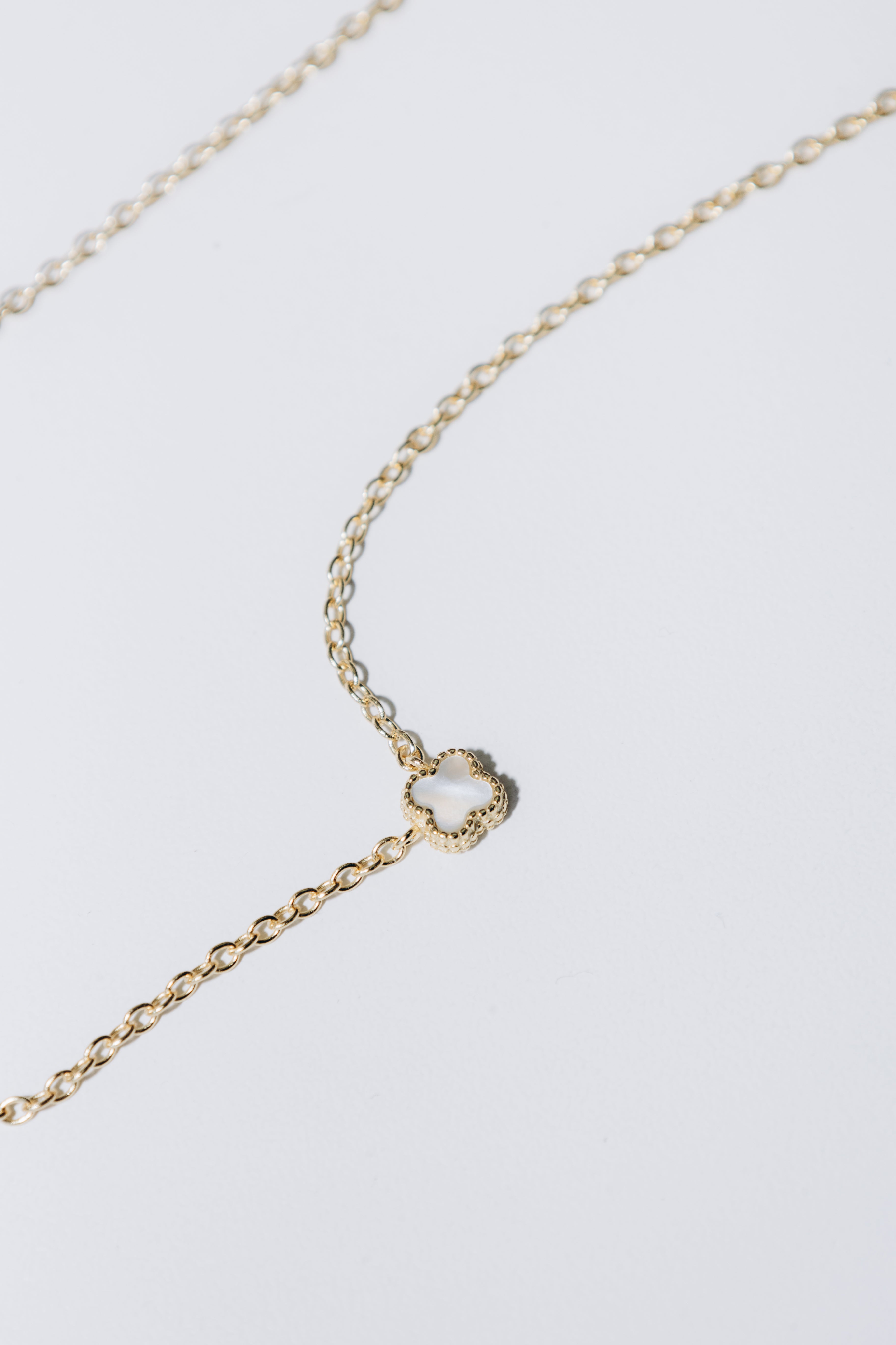 Collier trèfle blanc (Doré)