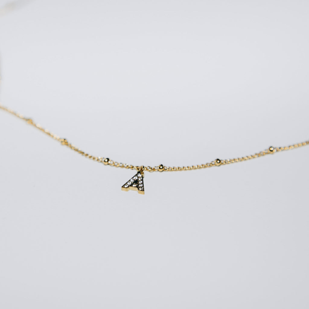 Collier lettre scintillante (Doré)