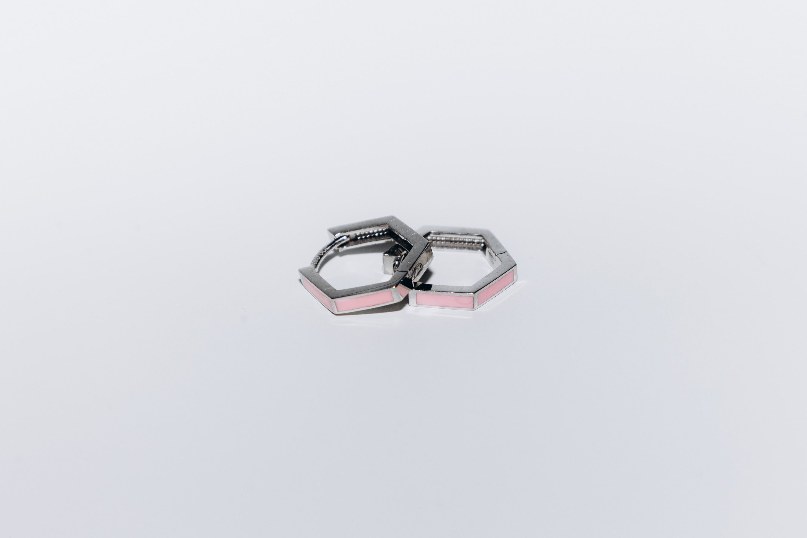 Huggies hexagonales argent & rose